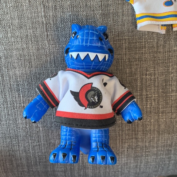 Wow Wee Predators - Ottawa Senators and St Louis Hockey Jerseys - Picture 2 of 6